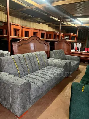 Kochi ya Kawaida ya Seater 3 Nyeusi yenye Vifaa vya Dhahabu