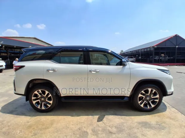 Toyota Fortuner 2022 Off-White - 1