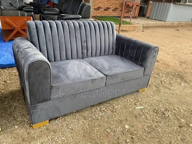 Sofa ya Vitambaa 2 Seater Kawaida Grey yenye Vifungo - 1