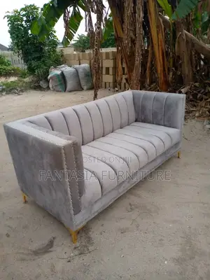 Sofa ya Kijivu Nyepesi ya Viti 3 yenye Tufting