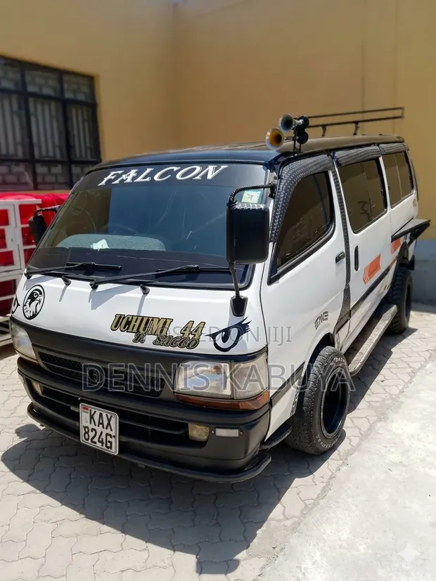 Toyota HiAce 2002 White - 1