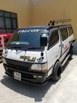 Toyota HiAce 2002 White - 1
