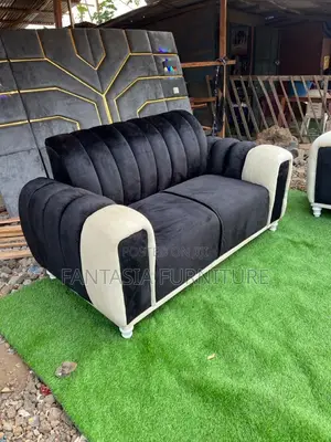 Sofa ya Kifahari Nyeusi na Cream ya Viti 2