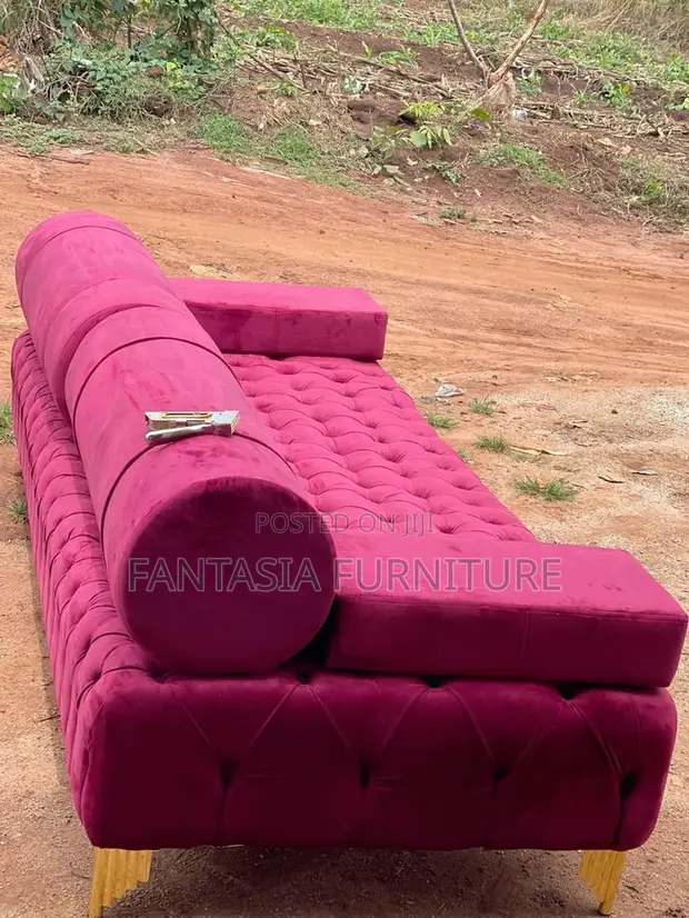 Kochi ya Kifahari ya Pink ya Seater 3 yenye Bolster - 1