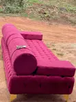 Kochi ya Kifahari ya Pink ya Seater 3 yenye Bolster - 1