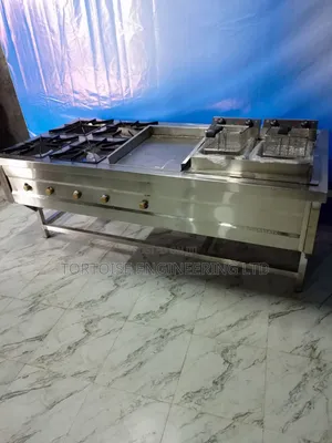 Combined Cooking Unit: 4 Burner, Griddle, Deep Fryer