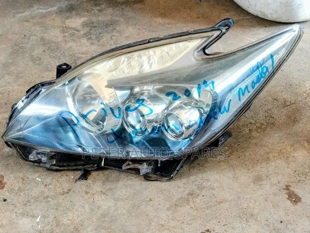 Toyota Prius Headlight/Headlamp (Used) - 1