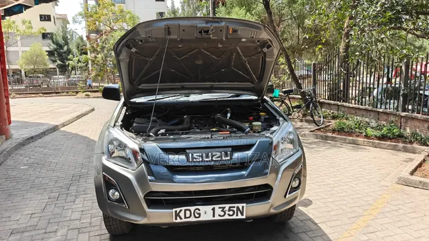 Isuzu D-MAX 2021 Brown - 1