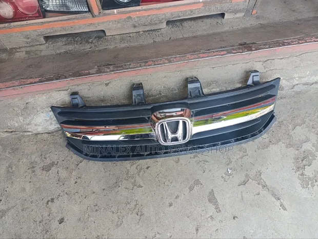 Honda Stream Front Grill with Chrome - 1