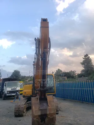 Hyundai 220LC Excavator - 22 Tonnes