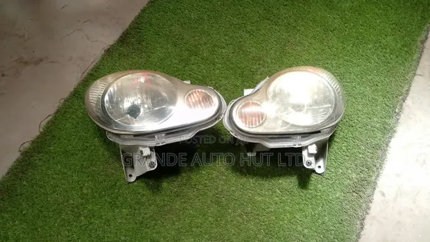 Toyota Duet Headlights (Used) - 1