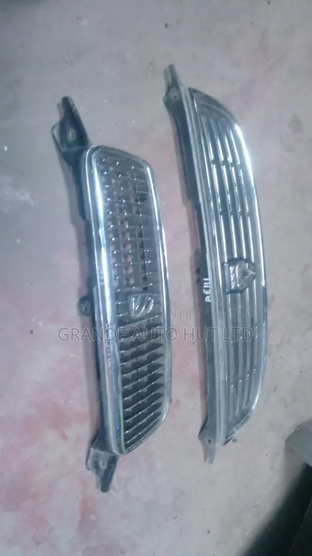 Toyota Sprinter 110 Grill - 1