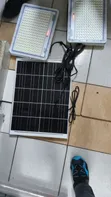 400W Solar Floodlight with Dual Heads & Remote - 1