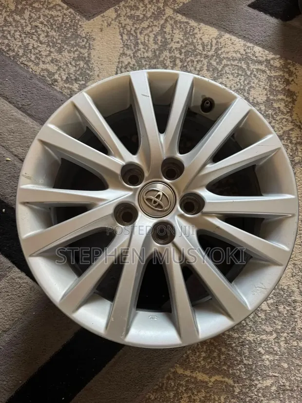 Toyota Mark X, Noah, Voxy, Crown, Auris, Rumion 16-inch Rims - 1