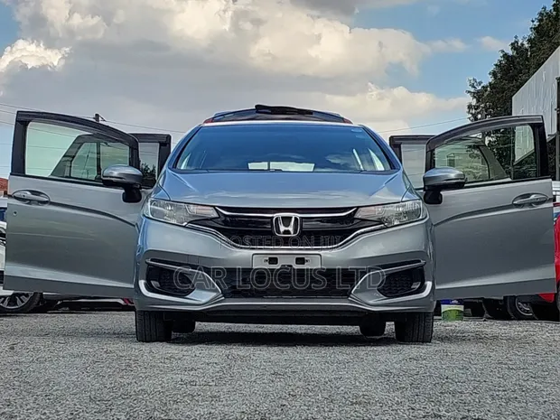 Honda Fit 2019 Silver - 1