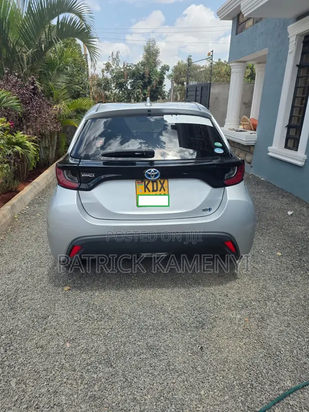 Toyota Yaris 1.5 Sedan XLE 2020 Silver - 1
