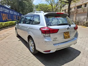 Toyota Corolla Fielder 2018 Hybrid Silver