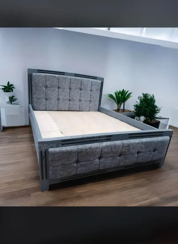 Brand New 5x6 Mocket Bed - Gray and Cream - 1