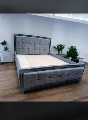 Brand New 5x6 Mocket Bed - Gray and Cream
