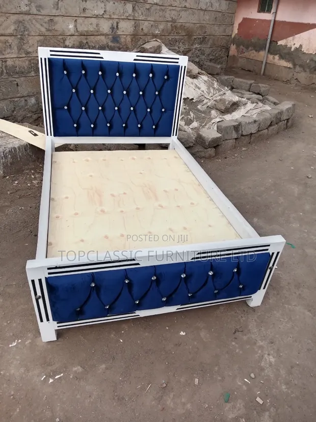 Brand New 4x6 Mocket Bed - Blue and White - 1