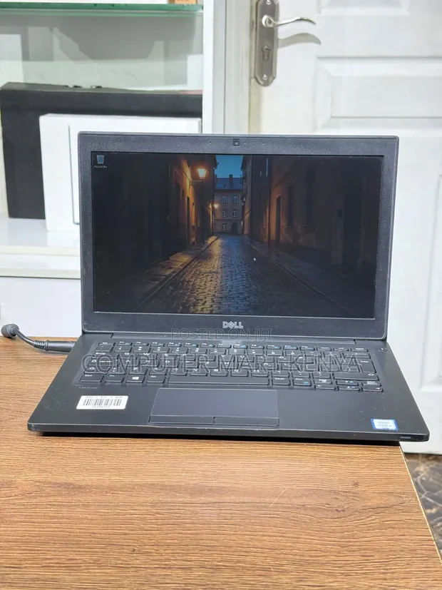 Dell Latitude 7280 Laptop: Intel Core i5, 8GB RAM, 256GB SSD - 1