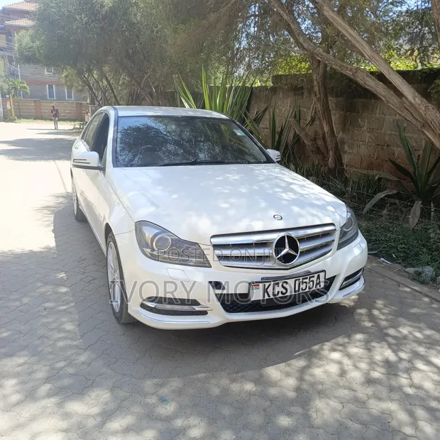Mercedes-Benz C200 2012 White - 1