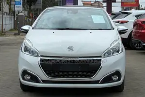 Peugeot 208 2019 Nyeupe