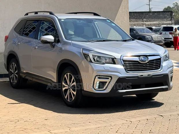 Subaru Forester 2018 Silver - 1