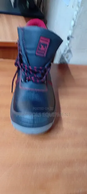 Knicker Safety Boots Size 37
