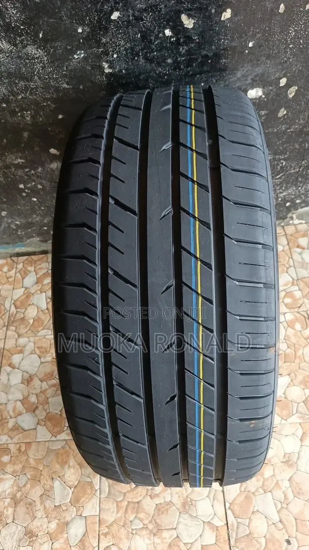 Galaxia 285/35R21 Tyre - 1