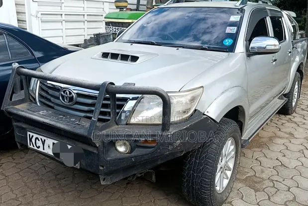 Toyota Hilux 2013 - Gray - 1