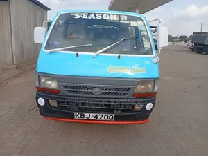 Toyota HiAce 2002 - Bluu