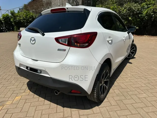 Mazda Demio 2018 Nyeupe - 1