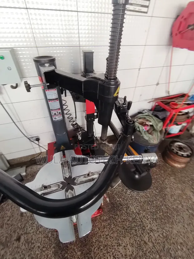 Sunshine STC-768R Heavy-Duty Tyre Changer - 1
