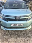 Toyota Voxy 2017 Green - 1