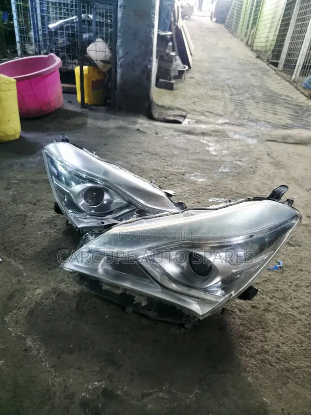 Toyota Vitz Headlight (New Model) - 1