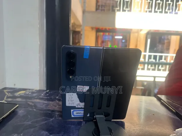 New Samsung Galaxy Z Fold4 512GB Gray - 1