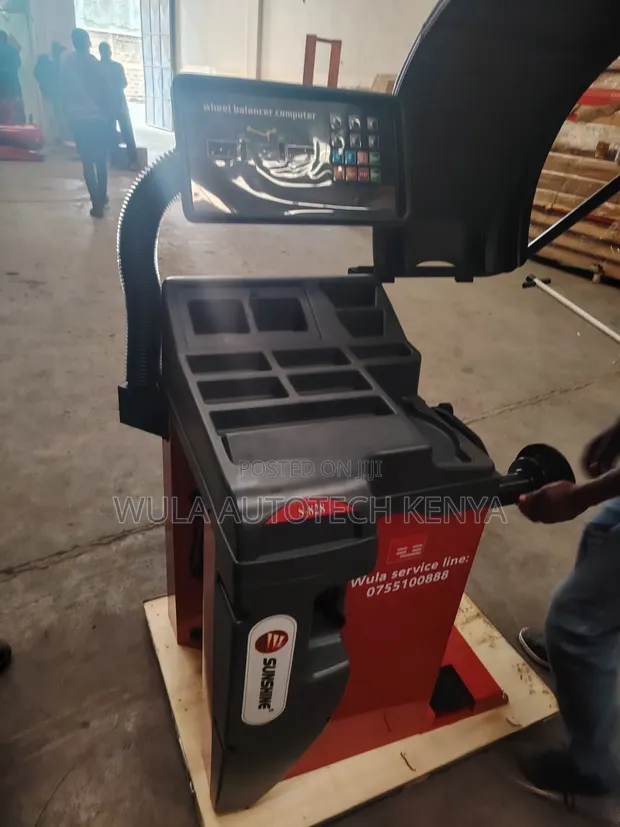 Sunshine S828 Computerized Wheel Balancer - 1