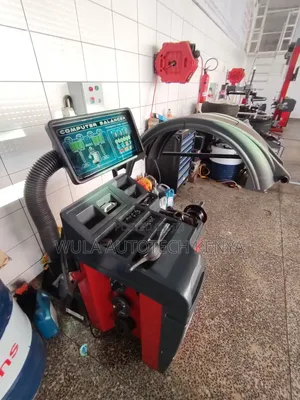 Sunshine S828 Self-Calibration Wheel Balancer Machine