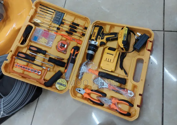 21V Dewalt Rechargeable Drill Set - 1
