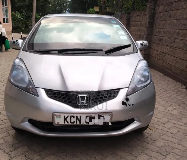 Honda Fit 2011 Silver - 1