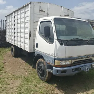 Lori la Mitsubishi Canter 4D35