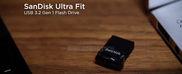 SanDisk Ultra Fit 32GB USB 3.2 Flash Drive - 1
