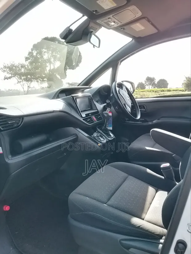 Huduma ya Dereva wa Toyota Noah - 1