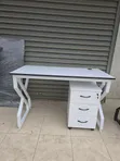 Meza Nyeupe ya Metal na Pedestal ya Mbao - 1