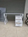 Boss Office Products Combination Desk na Pedestal ya Droo 3 - 3