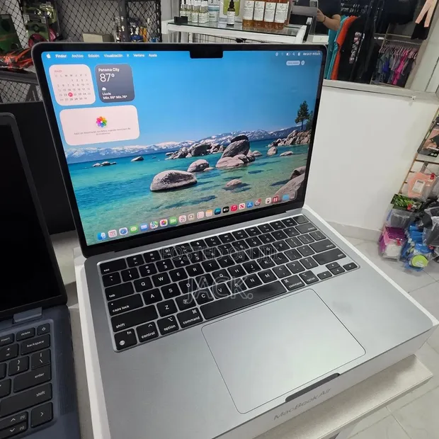 Apple MacBook Air 2022 M2 8GB RAM 256GB SSD - 1
