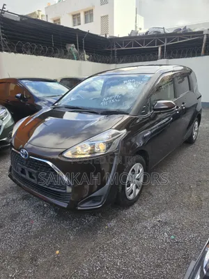 Toyota Sienta 2020 Hybrid Inayotumiwa na Watu 7