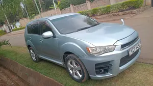 Mitsubishi Outlander 2011 Silver 7-Seater
