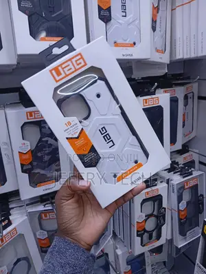 Urban Armor Gear Pathfinder MagSafe for iPhone 13
